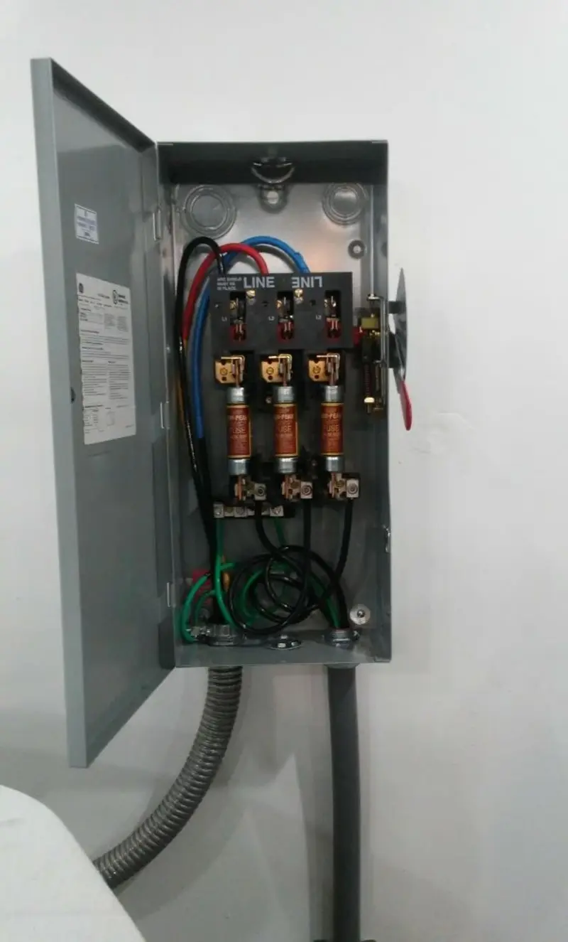 Three-phase disconnect switch installed for Smoke Detector Installation in Lander